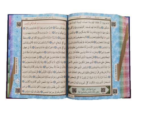 Kur'an-ı Kerim (Pembe Kadife Kaplı-İçi Renkli-(Orta Boy) -